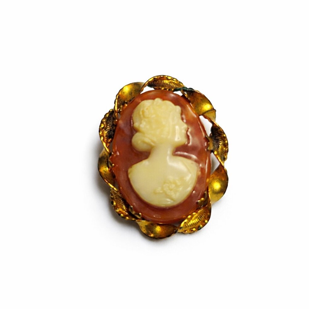 Vintage‎ Gold Tone Cameo Brooch